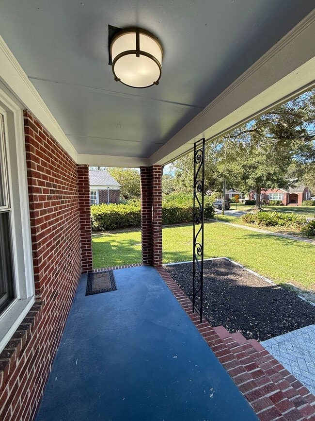 Building Photo - Full Renovated Cottage in Byrnes Downes