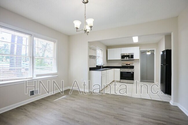 Building Photo - 2058 River Rd