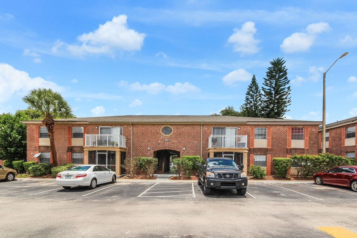 Primary Photo - Spacious 2/1 Condo In The Carrington Park ...