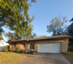 Building Photo - 2234 Sussex Dr