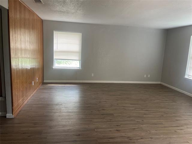 Building Photo - 305 Clearwood Dr