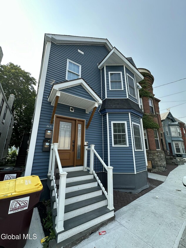 Primary Photo - 83 2nd Ave