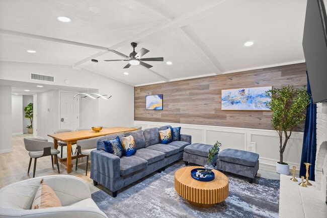 Building Photo - 3410 Country Club Dr