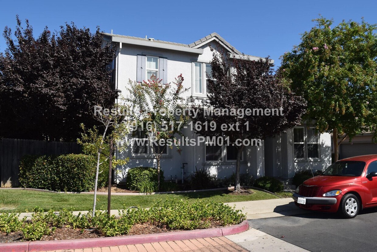 3 br, 2.5 bath House 715 Courtyards Loop House Rental in Lincoln