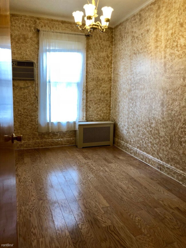 Foto del edificio - 6064 Gates Ave