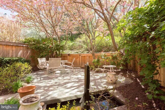 Building Photo - 4062 Mansion Dr NW