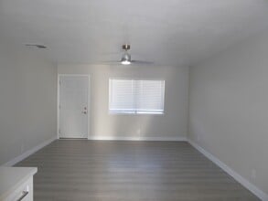 Building Photo - 204 W Robertson Rd