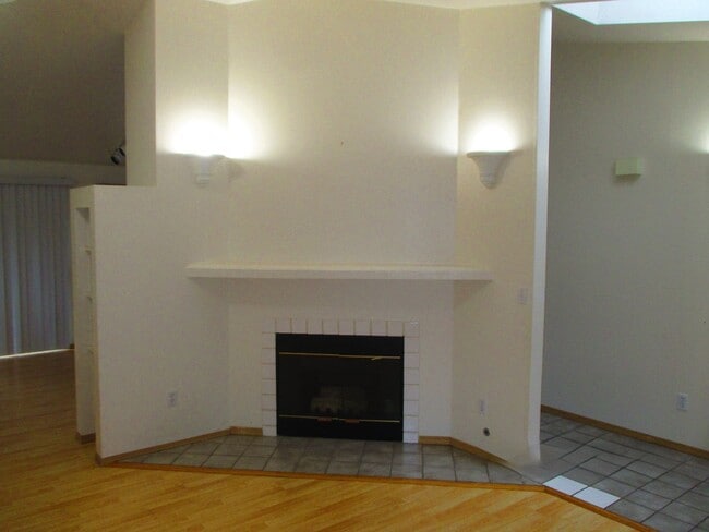 Building Photo - Howell.R-3809/11