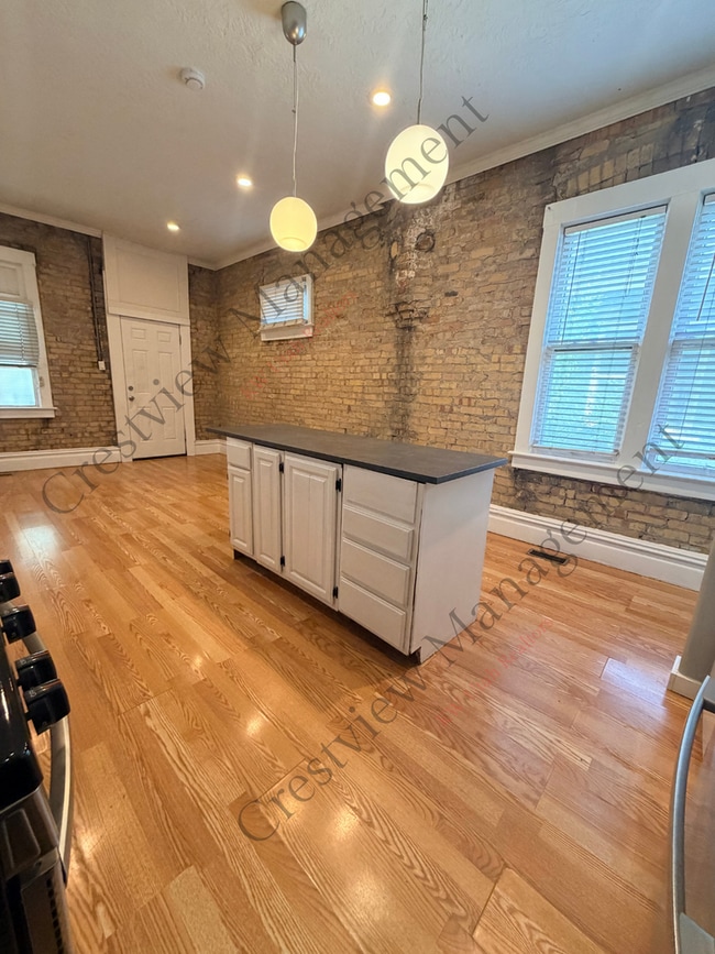 Building Photo - 574-574 N 400 W