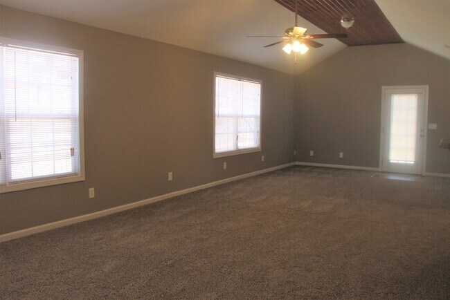 Foto del edificio - 905 S Butler Dr