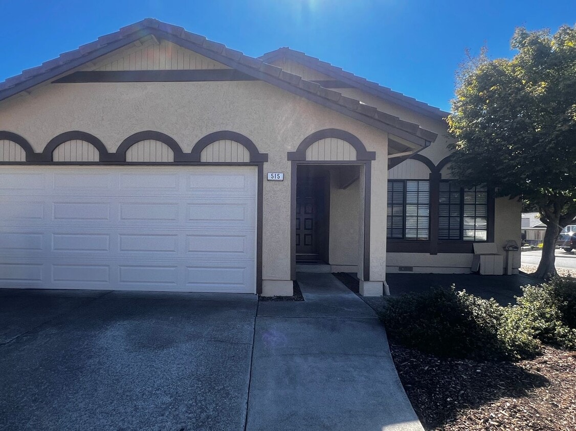 Primary Photo - Charming 3-Bedroom, 2-Bath Home in a Highl...