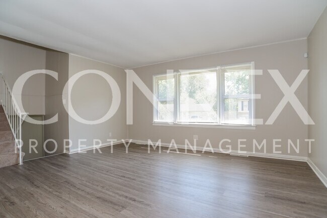Building Photo - Three Bedroom w/Split Entry
