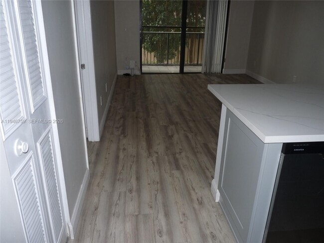 Foto del edificio - 14301 N Kendall Dr