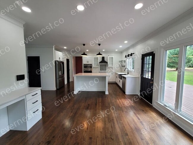 Foto del edificio - 398 Dunleven Manor Walk NE