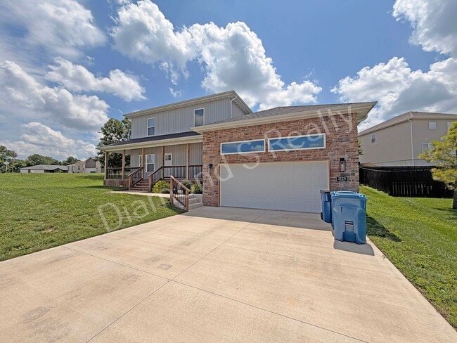 Building Photo - 2124 N Bradbury Ln