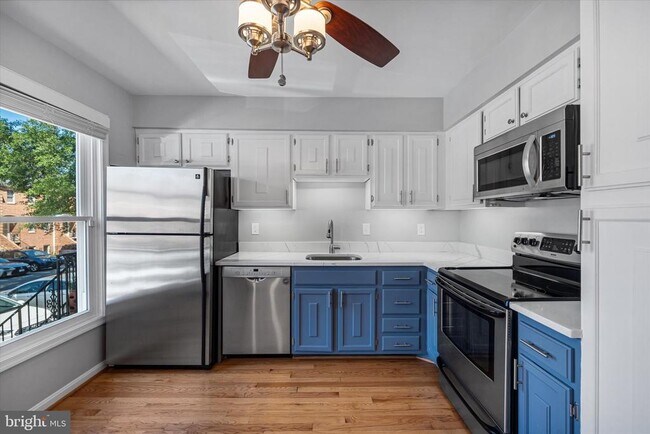 Foto del edificio - 3755 Madison Ln