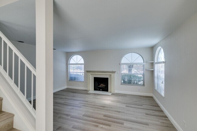 Building Photo - Remodeled 3 bedroom townhouse near Wigwam ...