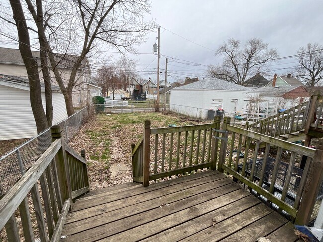 Foto del edificio - 968-970 Wilson Avenue