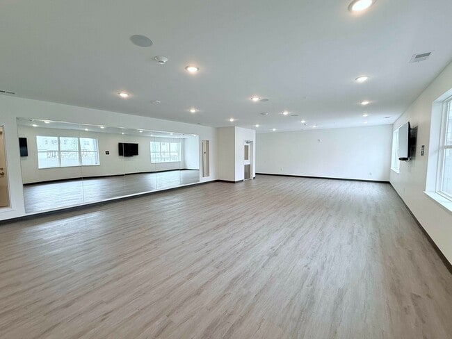 Vista Riverwest - Yoga Studio - Vista Riverwest