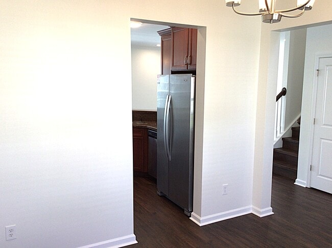 Foto del edificio - 263 Mayfield Dr