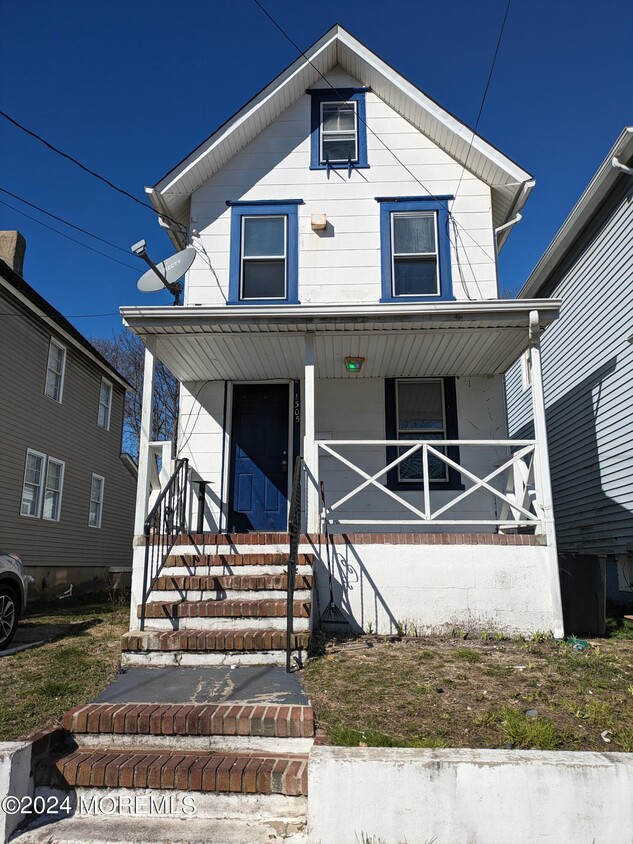 Primary Photo - 1305 Summerfield Ave