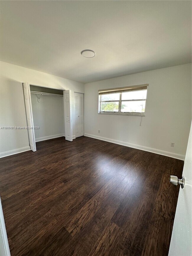 Foto del edificio - 1687 SW 10th St