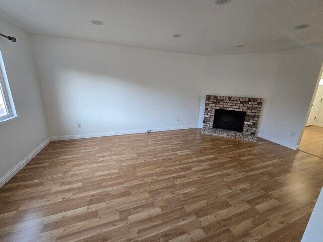 Foto del edificio - 8421 Locust Pl N