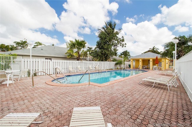 Foto del edificio - 5801 Woodland Point Dr