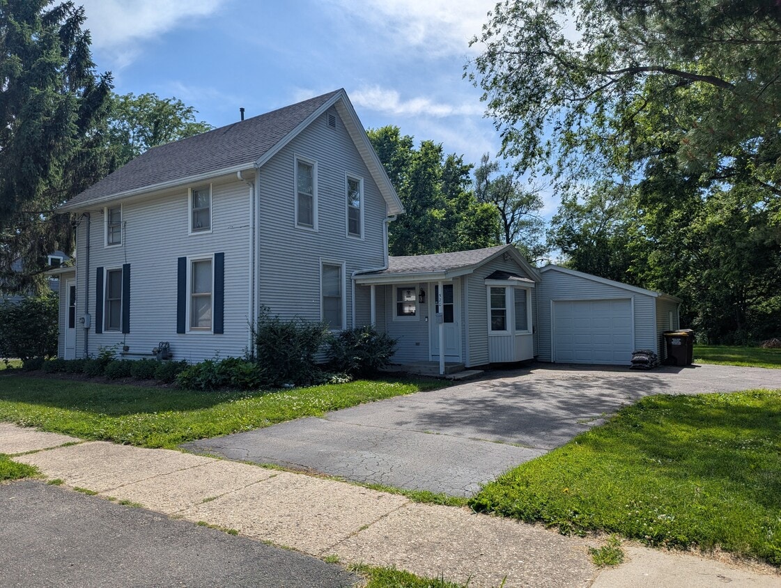 Primary Photo - 520 N Prairie St