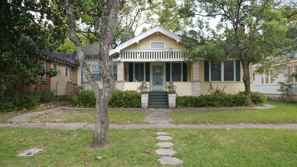 Foto principal - 2210 Dellwood Ave