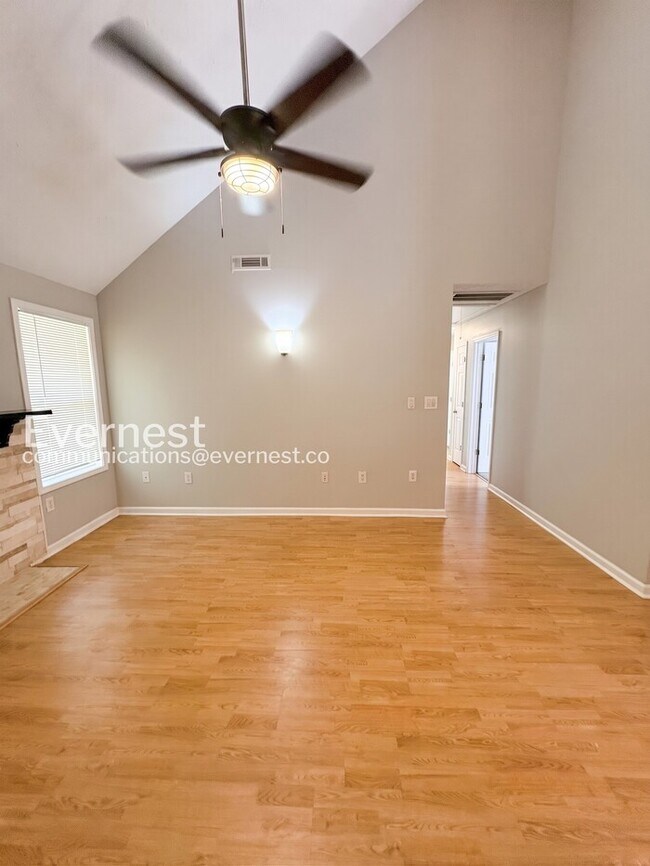 Foto del edificio - 228 Nina Cir