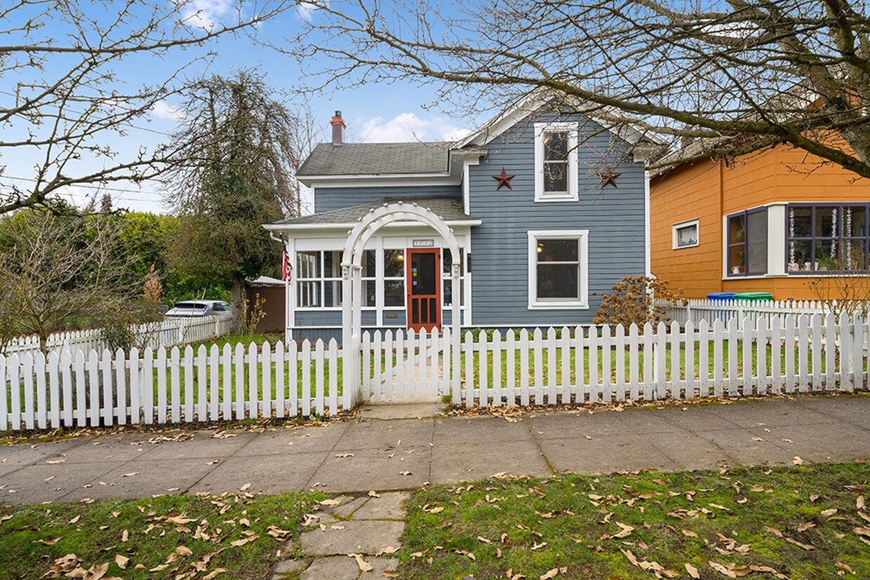 Primary Photo - Charmingly restored Westmoreland home by O...