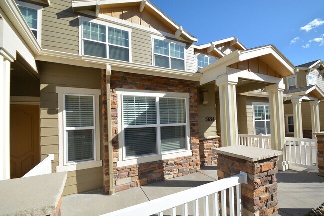 Foto del edificio - Beatiful townhome available NOW! Rental rate $2,000