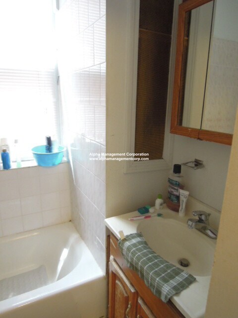 Building Photo - 171 Hemenway St