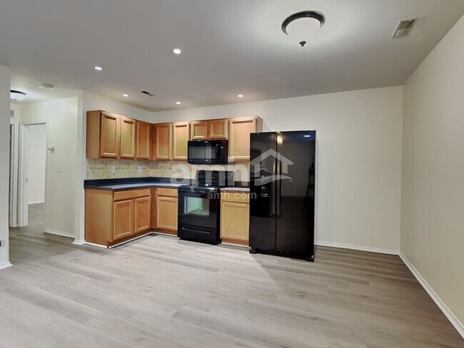 Foto del edificio - 4455 Westhill Pl