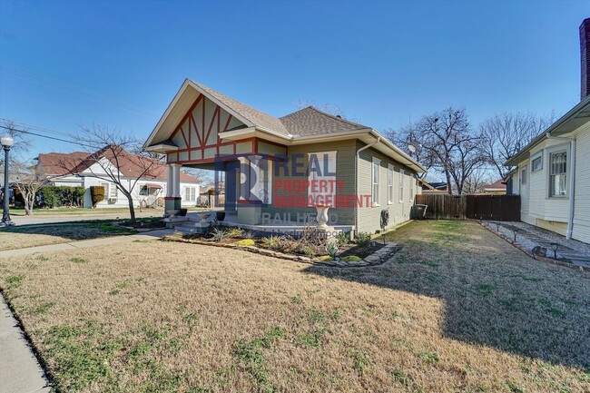 Building Photo - Charming 3 Bed 2 Bath Home - Great Location