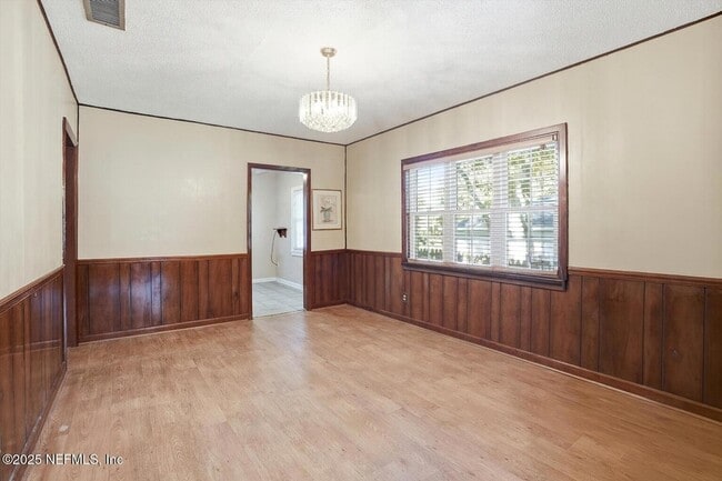 Building Photo - 1546 River Hills Cir W