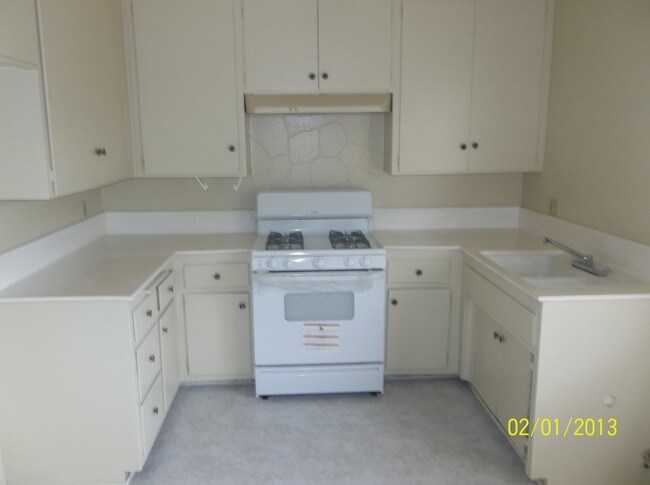 Kitchen - 1451 W 105th St