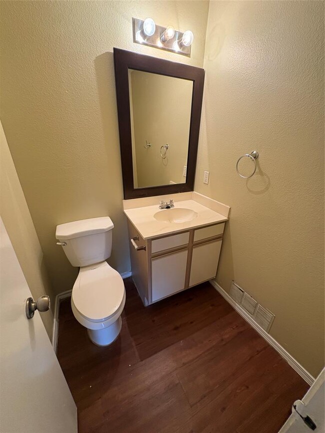 Foto del edificio - 7908 Rosenberry Dr