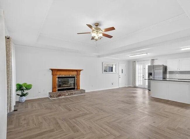 Building Photo - 1352 Farmwood Dr