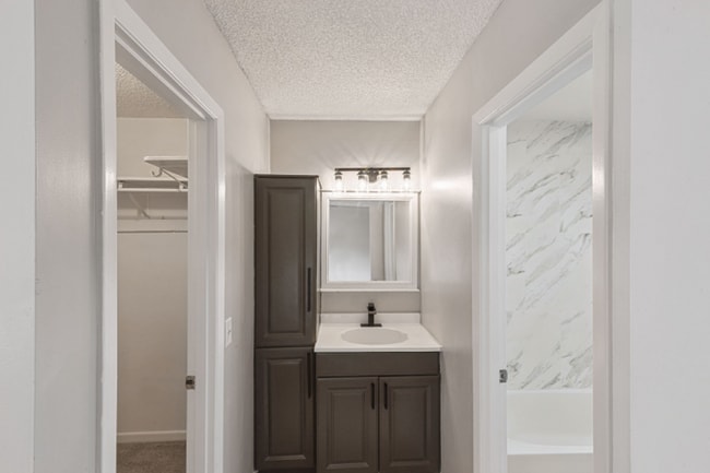 Building Photo - 150 Pine Cone Trail