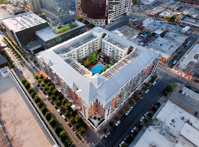 Foto del edificio - Super 1 BR Defeats All Other 1 BR Apts