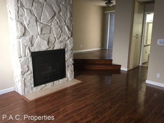 Building Photo - 2 br, 2 bath Apartment - 11315 Moorpark St...