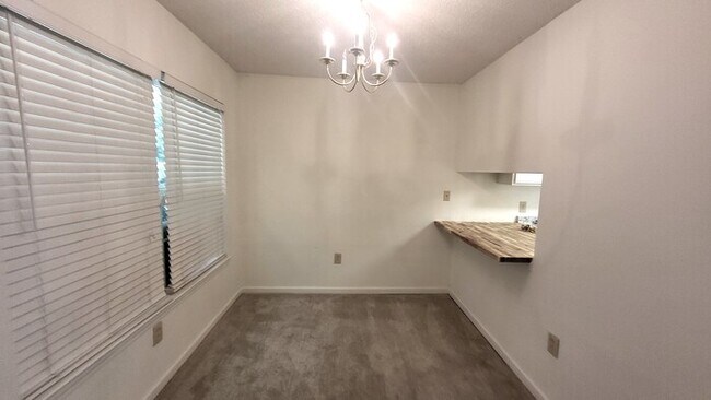 Foto del edificio - Coming Soon! Spacious Two Bedroom 1.5 Bath...