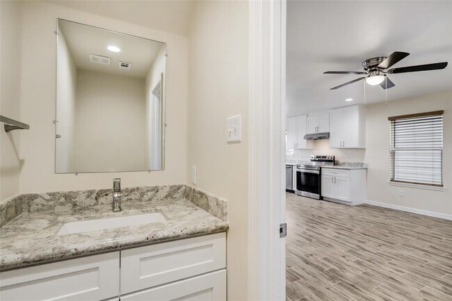 Foto del edificio - 6208 Alderson St