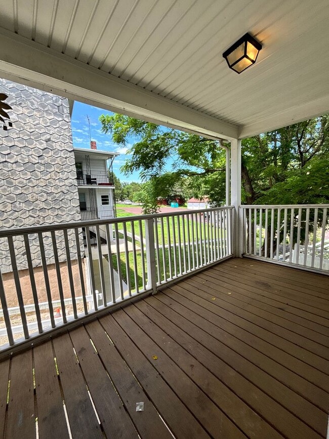 Building Photo - 3 bed 1.5 bathroom apartment in Harleysvil...