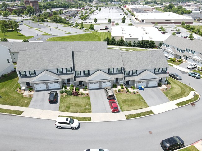 Building Photo - 684 Winding Ln