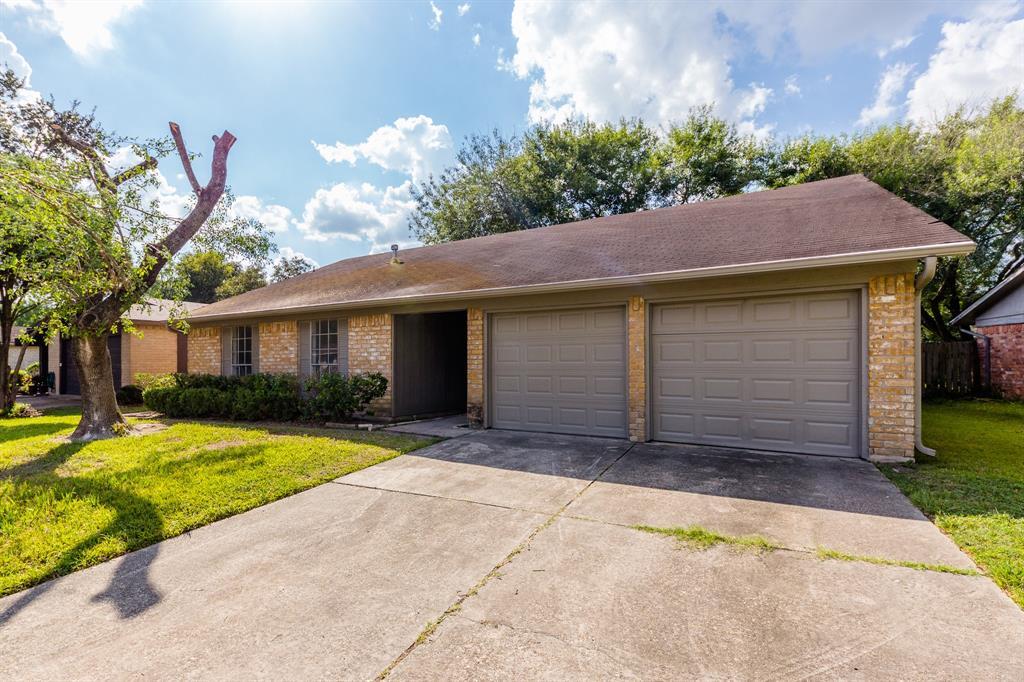 Foto principal - 8047 Streamside Dr