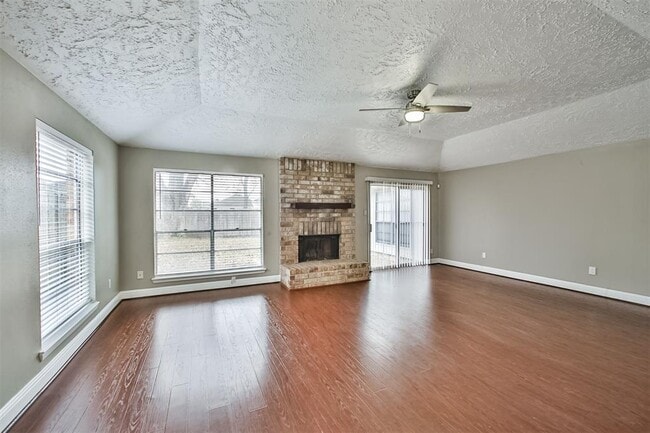 Building Photo - 3619 Fiddlers Green Dr