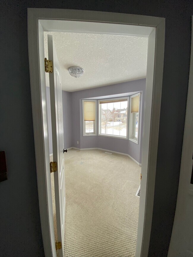 Photo du bâtiment - 9007-9111 111 Ave